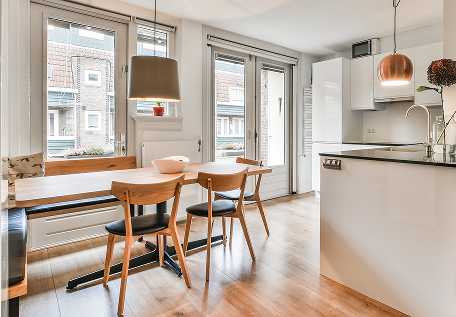 Salón de vivienda para gestión energética y ahorro en factura de luz